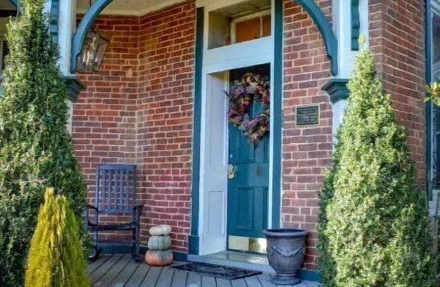 Spectacular Mountain View, Historic House