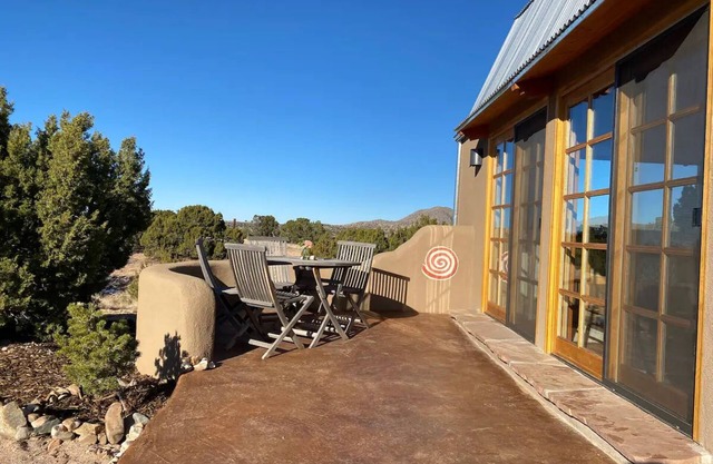 Spectacular Views - Artist Barn on the Turquoise Trail