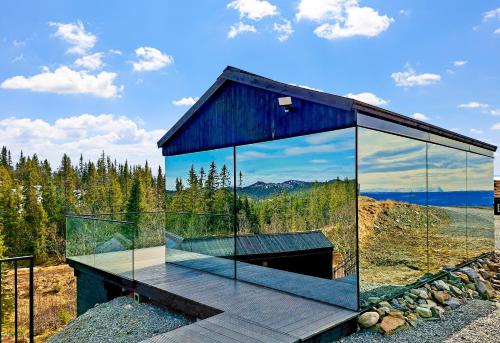 Spegill Escape to Mirror Glass and Breathtaking Calm at 1000m