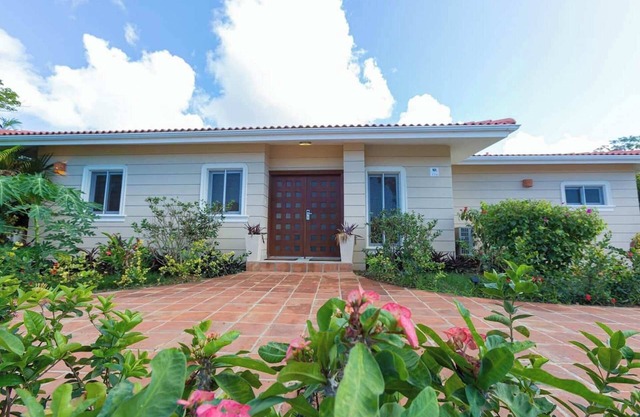 Spend the winter in a warm villa with private pool under the Caribbean sun