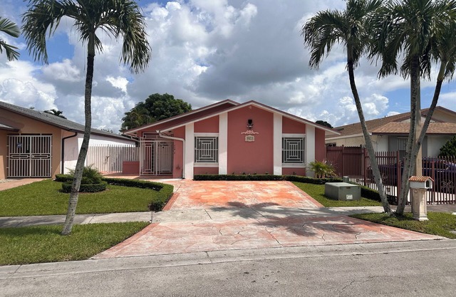 Splendid and Spacious Pool Home