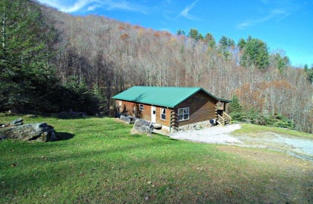 Spring Fling at Bryson City ! - Cozy Log Cabin