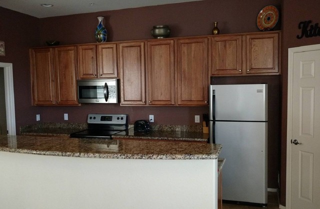 Spring Training, Local Pickleball, Pool, Hot Tub, Gated Community, Walking Trail
