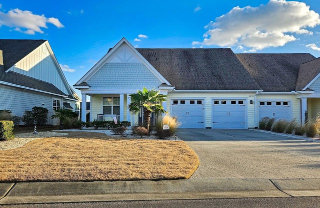 St James quiet home, professionally decorated & near the beach - gas grill & AC