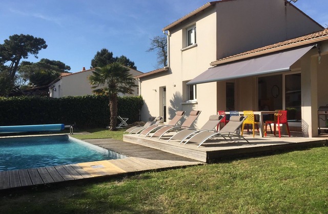 STANDING VILLA NEAR THE SEA, HEATED POOL, GARDEN, BILLIARD, PETANQUE FIELD