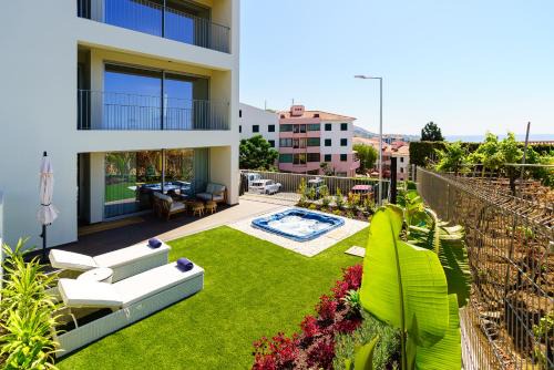 Star Lit Jacuzzi Apartment