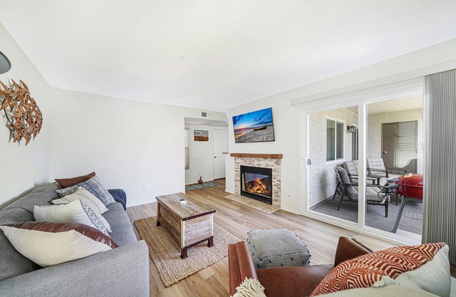 Starboard Charm! - Walk to Beach! Fireplace! Pool! Come Experience Dana Point!