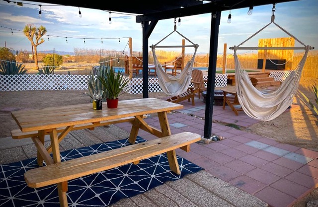 Stargazer Ranch - Tranquility on 2 acres with Large Private Pool, Fire Pit, Yoga Room, Telescope for Stargazing, BBQ, 50in Roku SmartTV