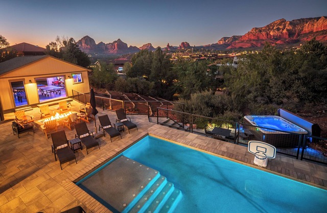 Starview Sedona - Wow Views! 4BR Pool Spa Firepit GameRoom Location