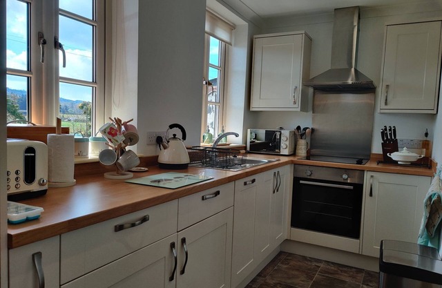 STATION HOUSE 2 COTTAGES SLEEPS 10