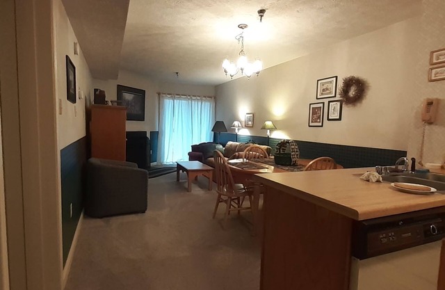 Stay a week this time for GREAT discounts! Cozy Canaan Condo w/National Forest.