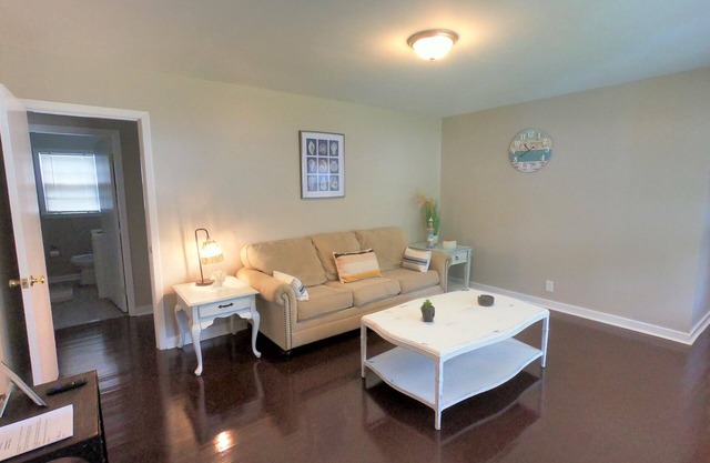 Stay at the Meadows - Remodeled 12 Min to DT