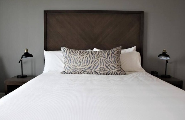 Stay Close to Winters Museum! 3 Comfortable Units, Pets Allowed, Free Parking!