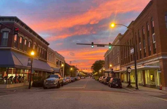 Stay Downtown on Historic Main St.