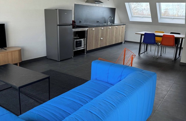 Stay Every Day (App 2). New building with 3 apartments. Between Bruges and Ghent.