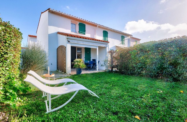 Stay for 4 with swimming pool, near thermal baths