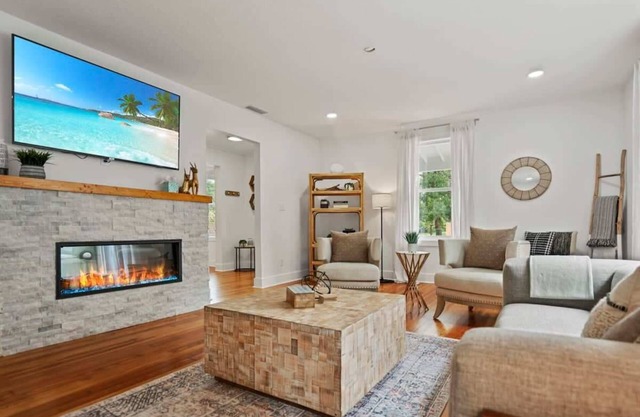 Stay in A Castle In St. Augustine, Hot Tub, Fireplace