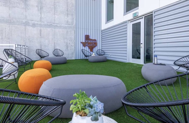 Stay in Cozy 1BD Suite and Explore Exciting Austin!