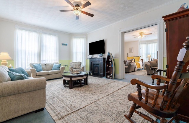 Stay in Style! Family Getaway by the Erie Shores