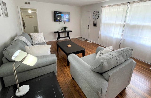 Stay @ The Hilltop - Gorgeous Remodel 14 min. to DT