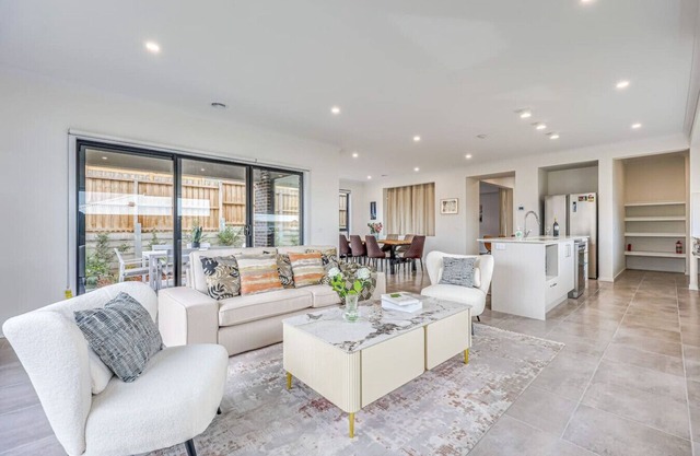 StayAU 5BR Getaway 10 mins to Torquay & Deakin