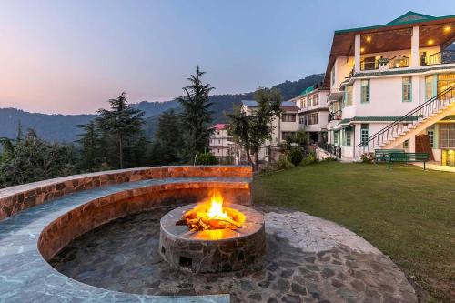 StayVista at Valleys & Peaks 4BHK Villa in Chail with Valley view