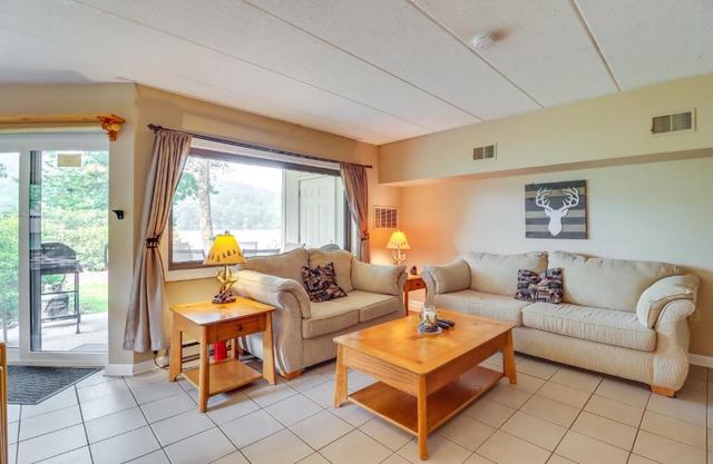 Steps to Shore Scenic Big Boulder Lake Condo!