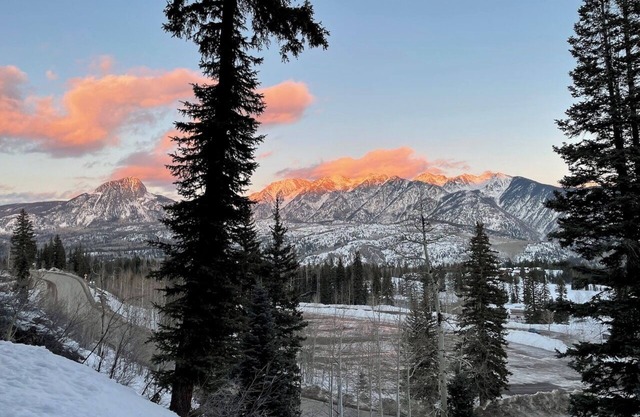 Steps to the lift. All the comforts of home. Amazing views from both floors!