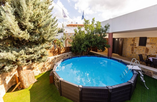 Stone house in Asteri