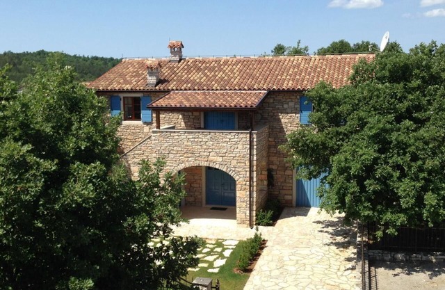 Stone house with pool near Grosznjan