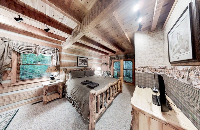 Streamsong Secluded Creek View Cabin with Hot Tub and Pool Table by RedAwning