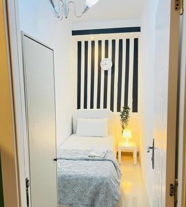 Strips Partition Room Al barsha 1 Near MOE Metro