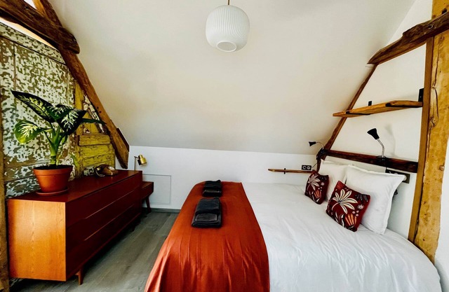 Studio South, 2 persons (upstairs)