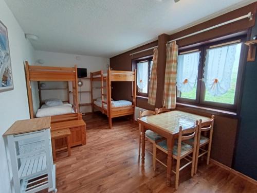Studio économique 4 pers - 1* - Animaux admis - Centre village Montgenèvre - FR-1-445-75