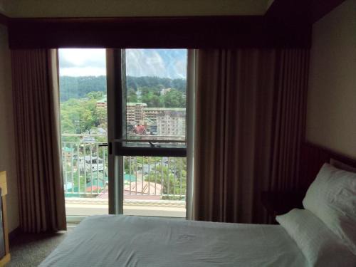 Studio 510 A Slice of Baguio Paradise with pool and view