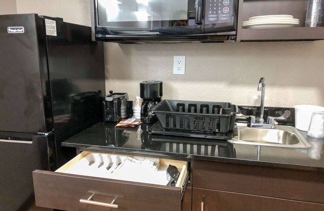 Studio 6 Wichita, KS - Airport