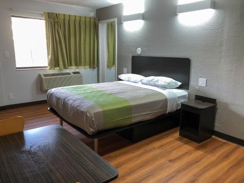 Studio 6 Wichita, KS - Airport