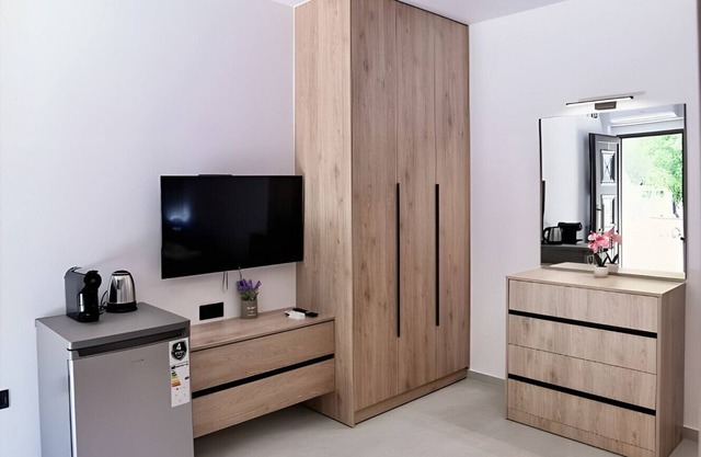 Studio Apartment 'Sokol Stone House 4' with Mountain View, Wi-Fi and Air Conditioning