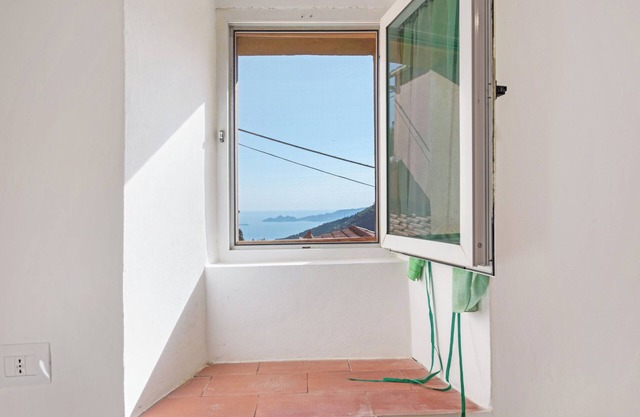 Studio Apartment 'Tavernetta in Campagna' with Sea View, Shared Terrace and Shared Garden