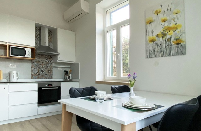 Studio Apt Orchard on Rokova St