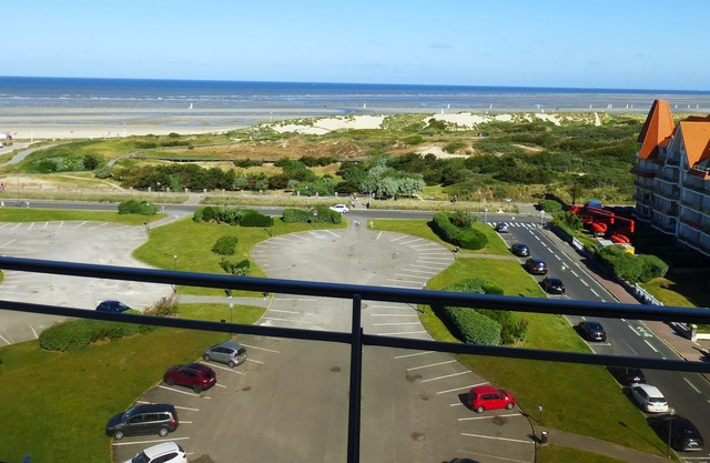 STUDIO BEAUTIFUL SEA VIEW, top floor with terrace, perfectly located.