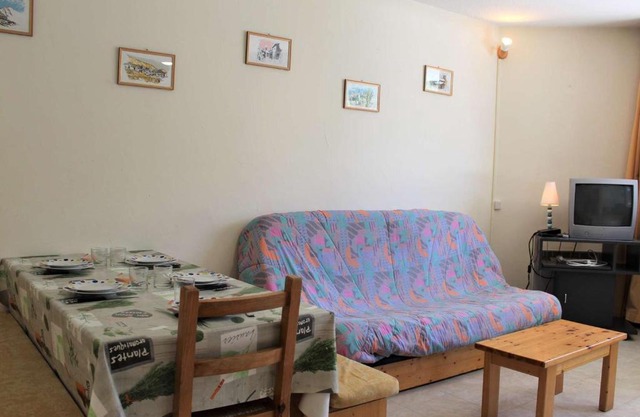 Studio-cabine+coin nuit 6 pers. à Vars Les Claux, balcon, proche pistes et commerces - FR-1-330B-106