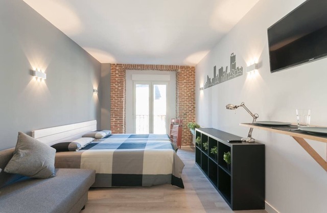 ***Studio Centre-La Latina-Sol-WiFi, A/C***