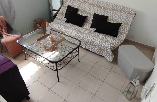 Studio Charmant et Idéalement Situé