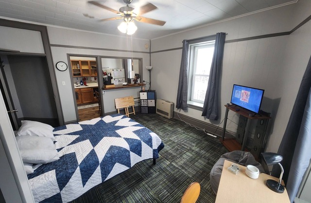 Studio Close to MTU, Houghton, Keweenaw, Dining, on the Trail & Full Amenities