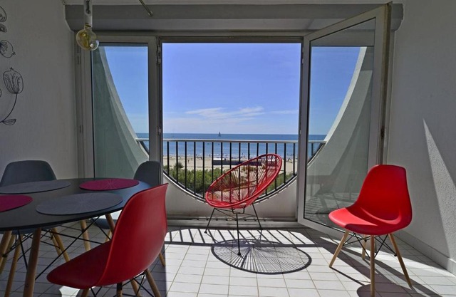 Studio de 33 m2, vue et bord de mer, parking