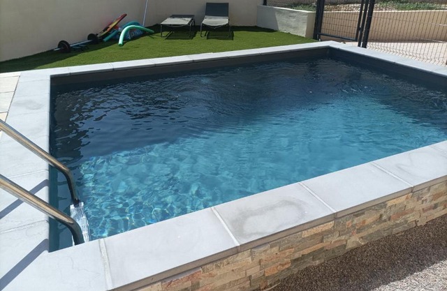 Studio et piscine au sel
