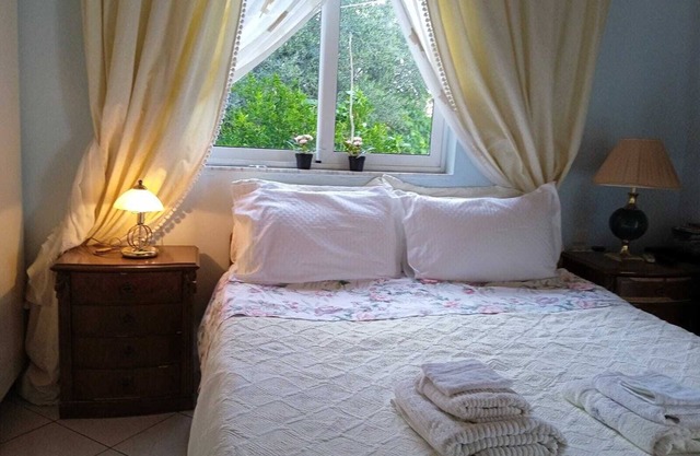 Studio Flat - Sleeps 4 & Private Garden