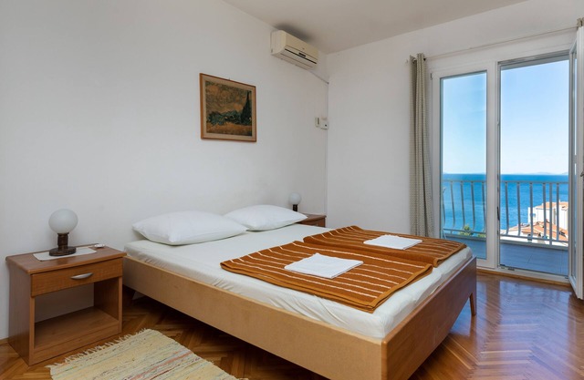 Studio flat with balcony and sea view Nemira, Omiš (AS-2828-b)