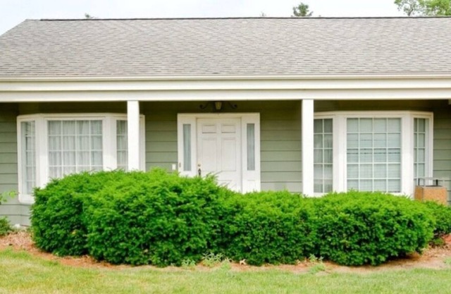 Studio in Clinton, IA: Your perfect rental awaits